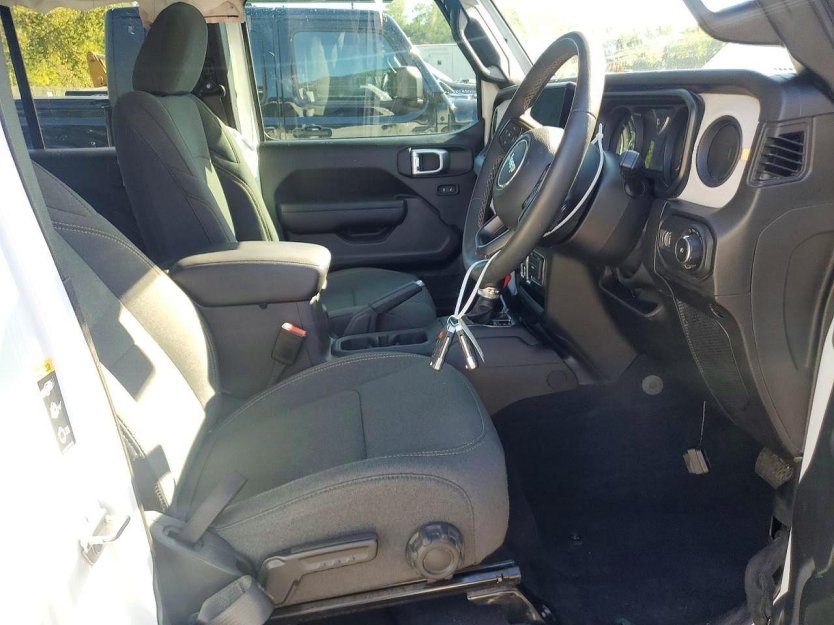 Salvage 2024 Jeep Wrangler 