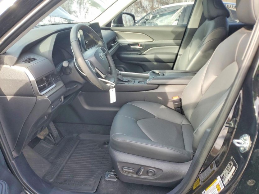 Salvage 2025 Toyota Grand Highlander Xle