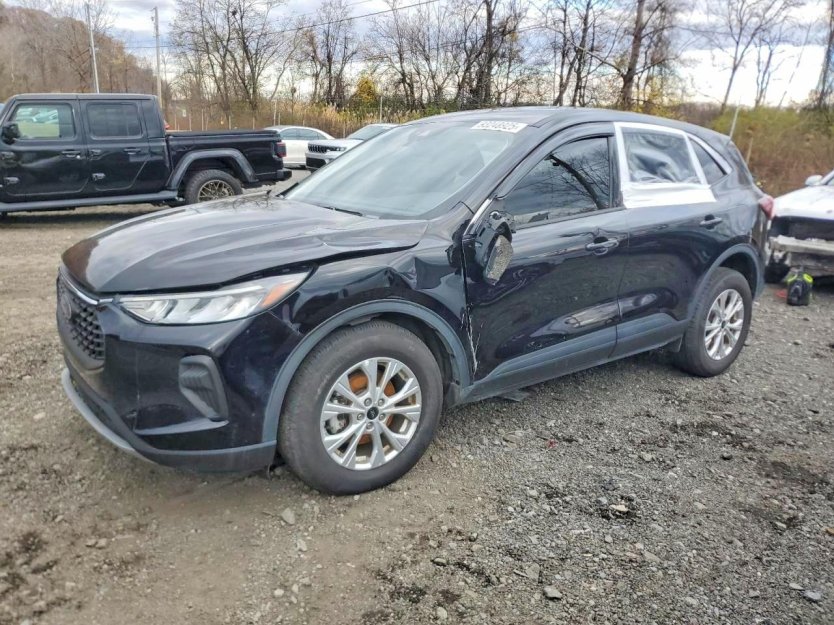 Salvage 2024 Ford Escape 