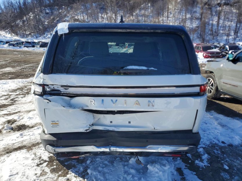 Salvage 2024 Rivian R1s Adventure