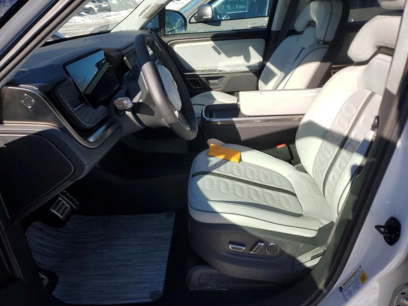 Salvage 2024 Rivian R1s Adventure