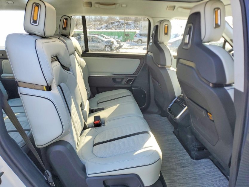 Salvage 2024 Rivian R1s Adventure