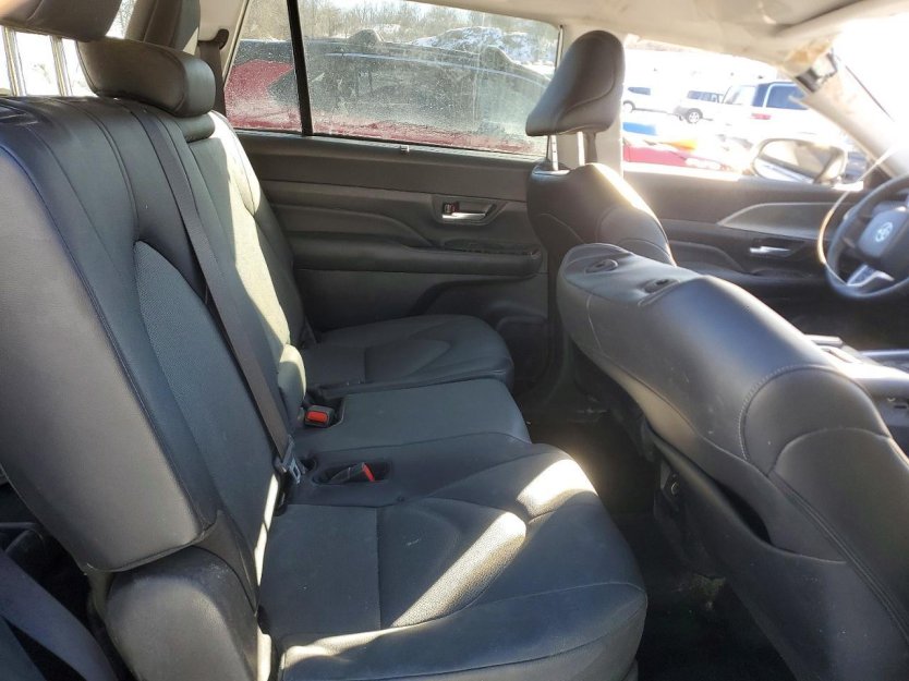 Salvage 2024 Toyota Grand Highlander Xle