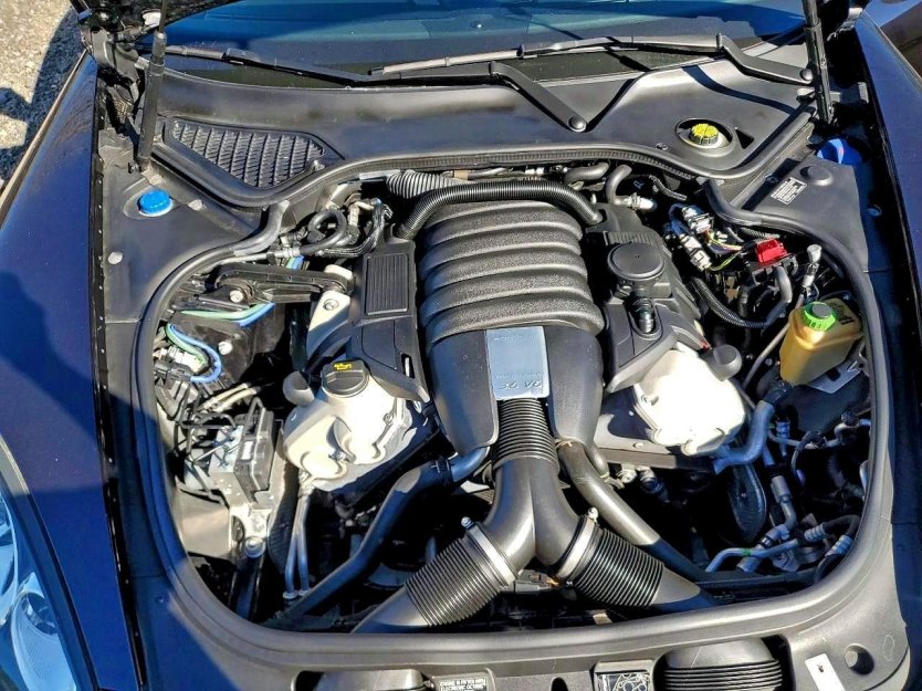 Salvage 2016 Porsche Panamera 