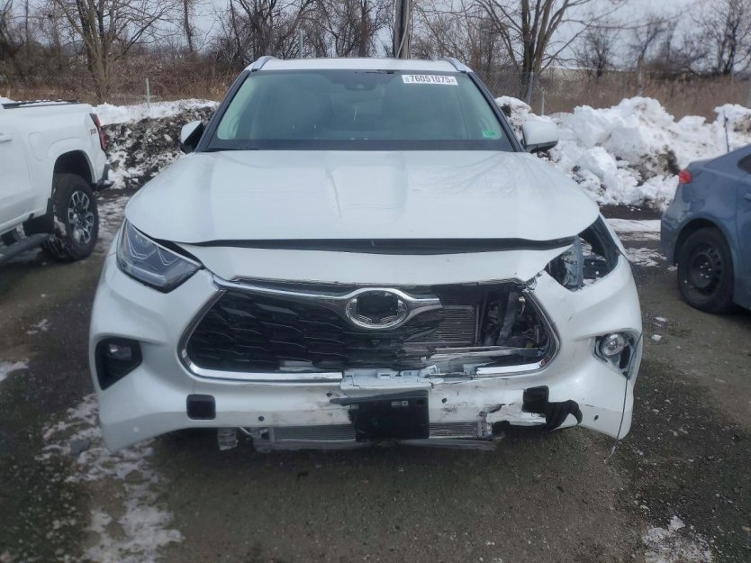 Salvage 2025 Toyota Highlander Hybrid Limited