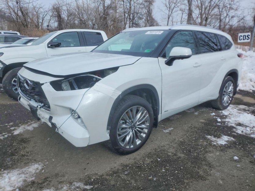 Salvage 2025 Toyota Highlander Hybrid Limited