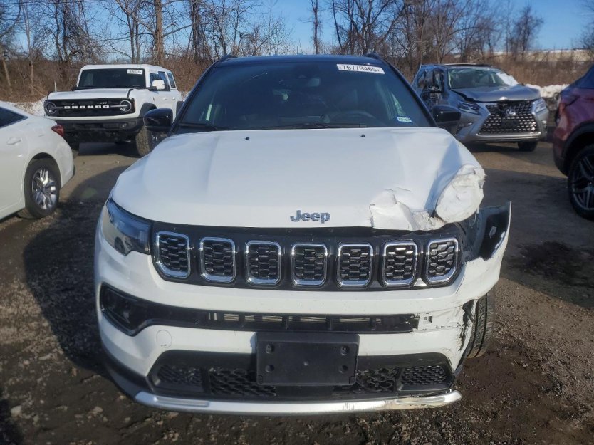 Salvage 2024 Jeep Compass Limited