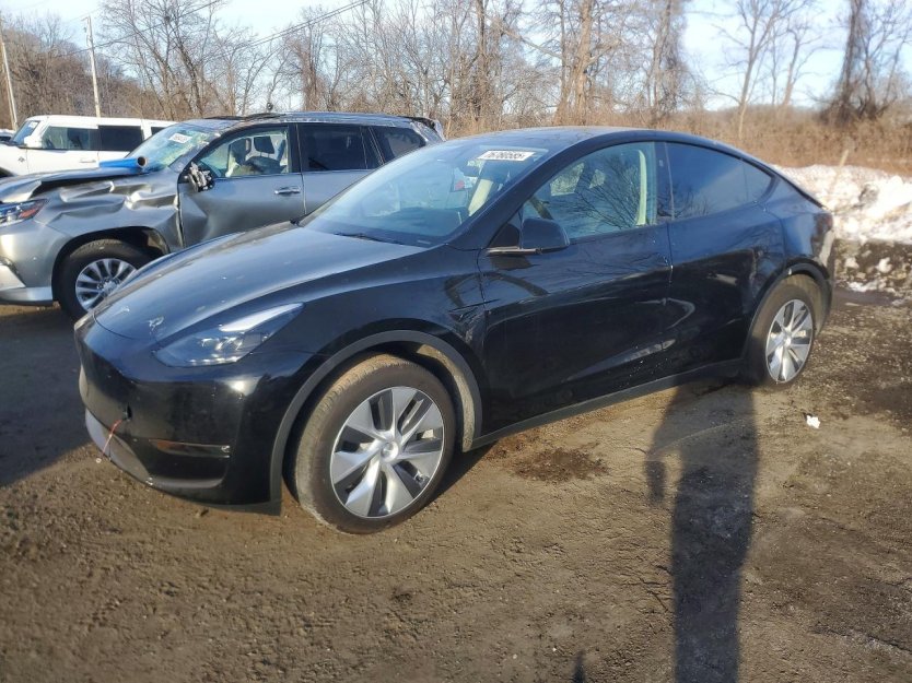 Salvage 2024 Tesla Model Y 