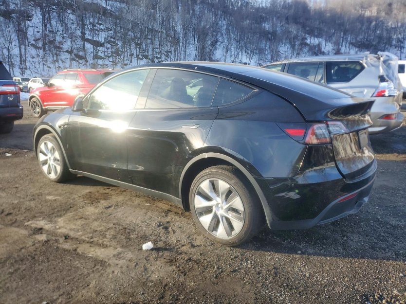 Salvage 2024 Tesla Model Y 