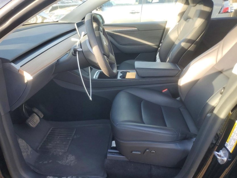 Salvage 2024 Tesla Model Y 