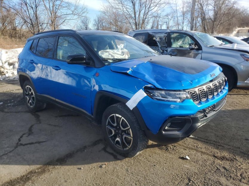 Salvage 2025 Jeep Compass Trailhawk