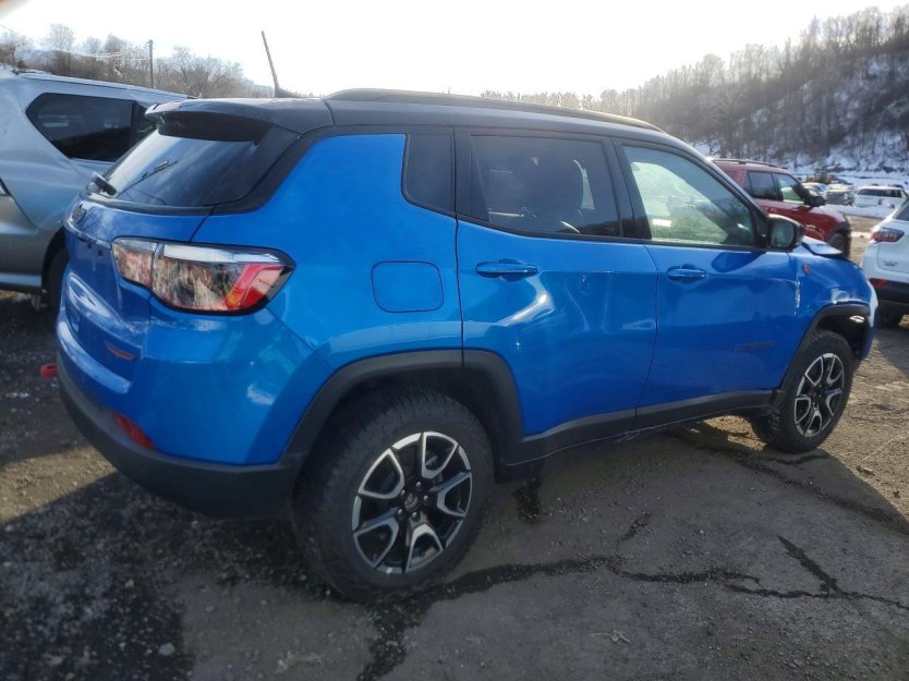 Salvage 2025 Jeep Compass Trailhawk
