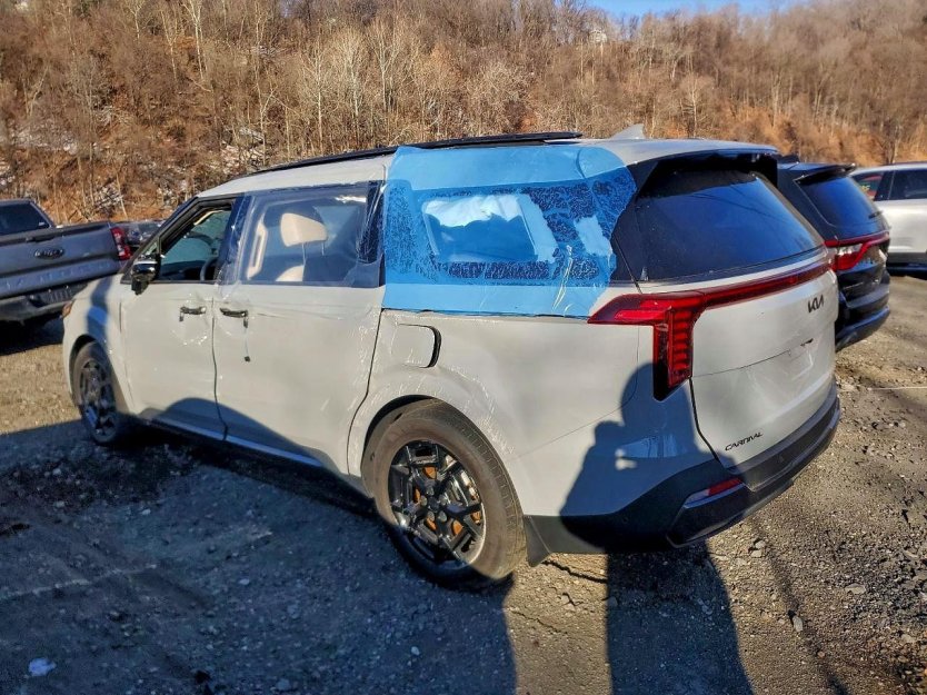 Salvage 2025 Kia Carnival Sx