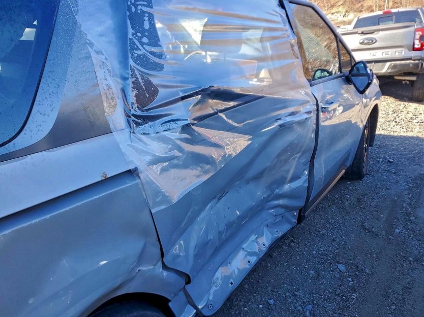 Salvage 2025 Kia Carnival Sx