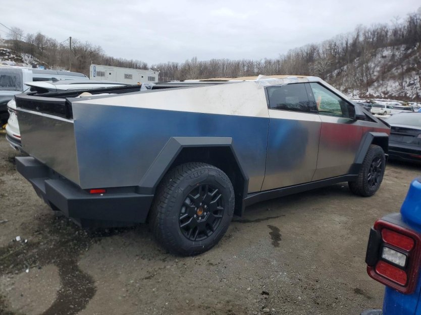 Salvage 2025 Tesla Cybertruck 