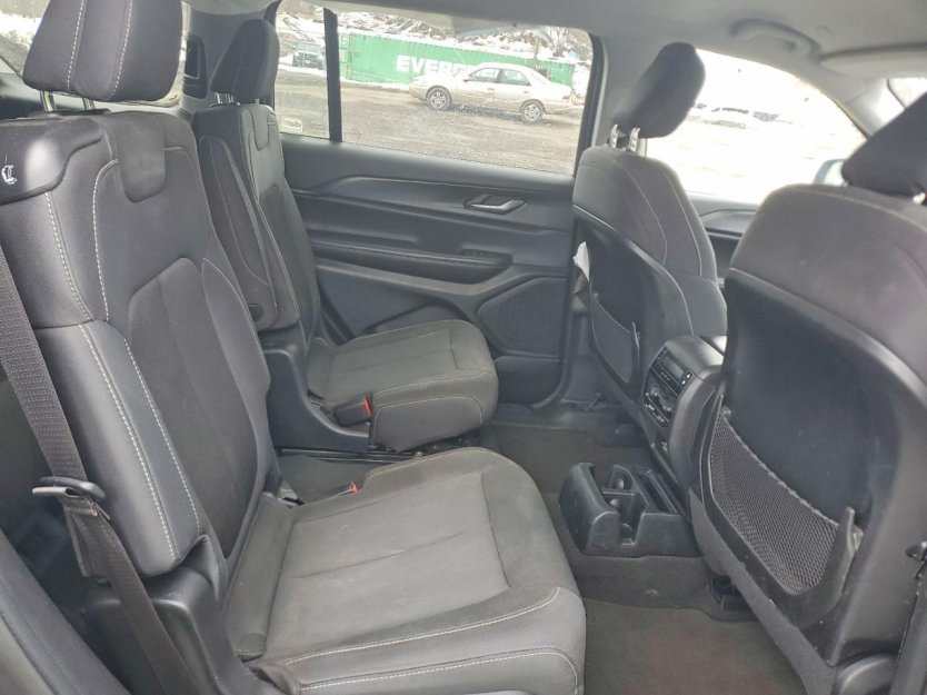 Salvage 2023 Jeep Grand 