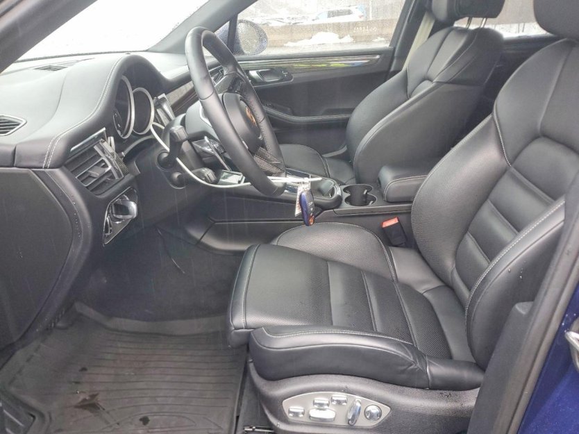 Salvage 2025 Porsche Macan Gts