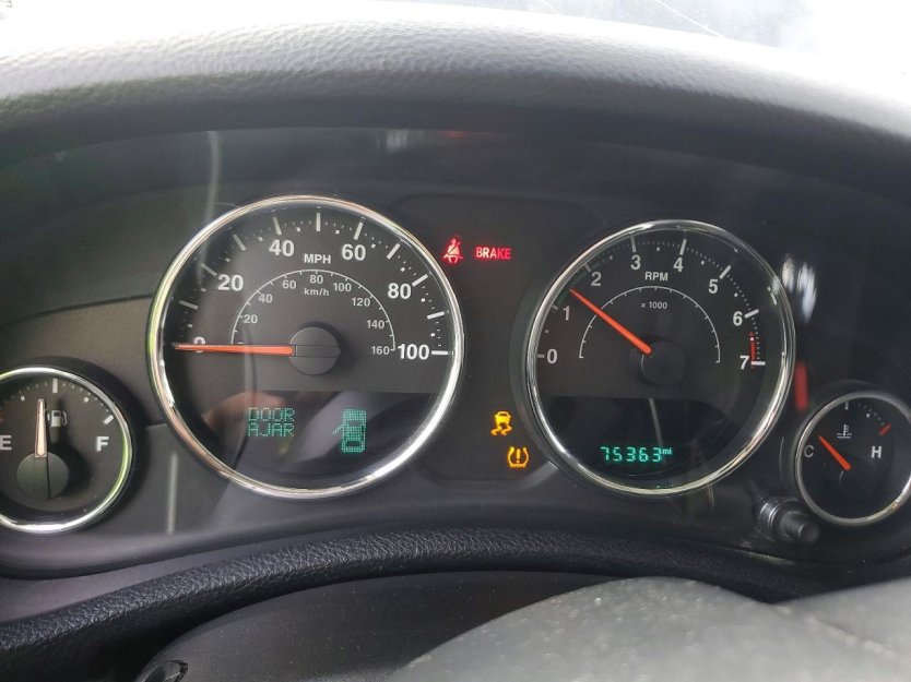 Salvage 2016 Jeep Wrangler Unlimited Sport