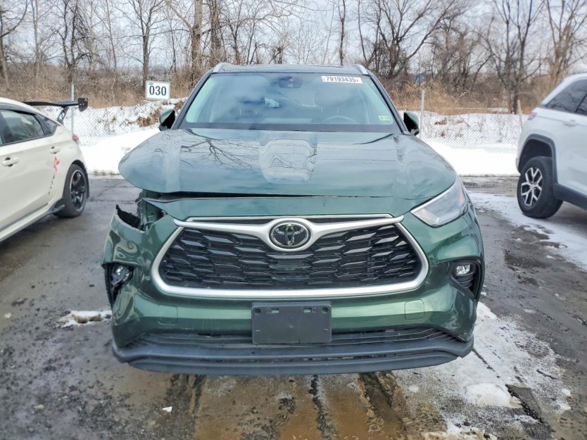 Salvage 2023 Toyota Highlander Xle