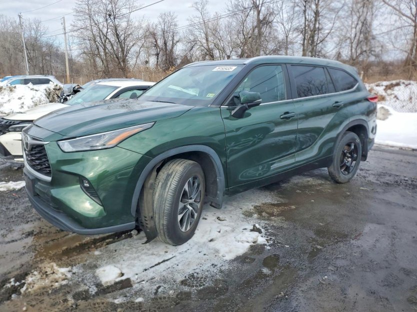 Salvage 2023 Toyota Highlander Xle