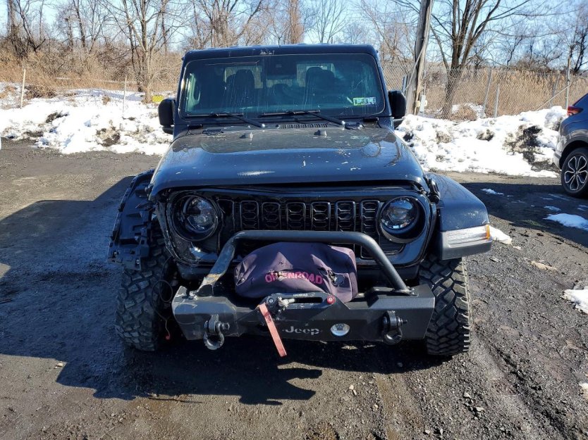 Salvage 2025 Jeep Gladiator Sport