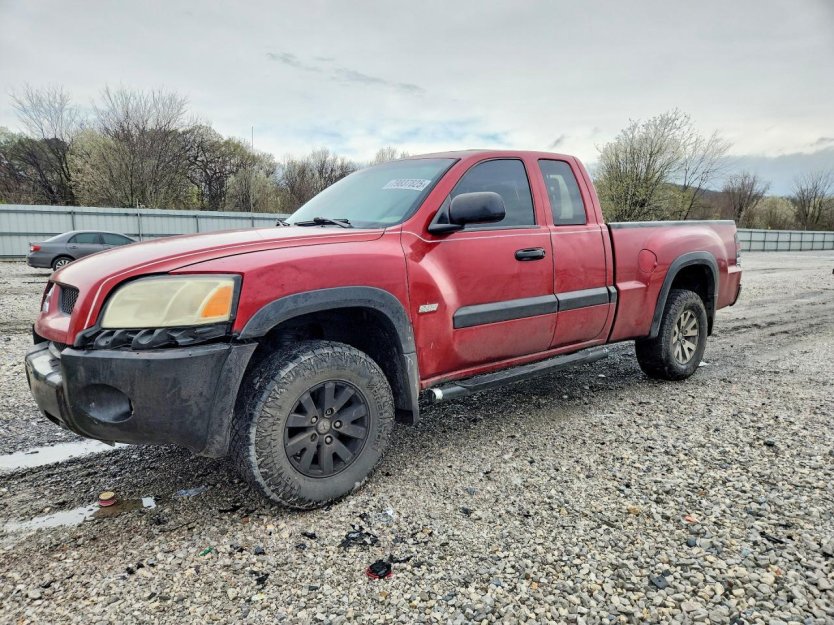Salvage 2006 Mitsubishi Raider Durocross