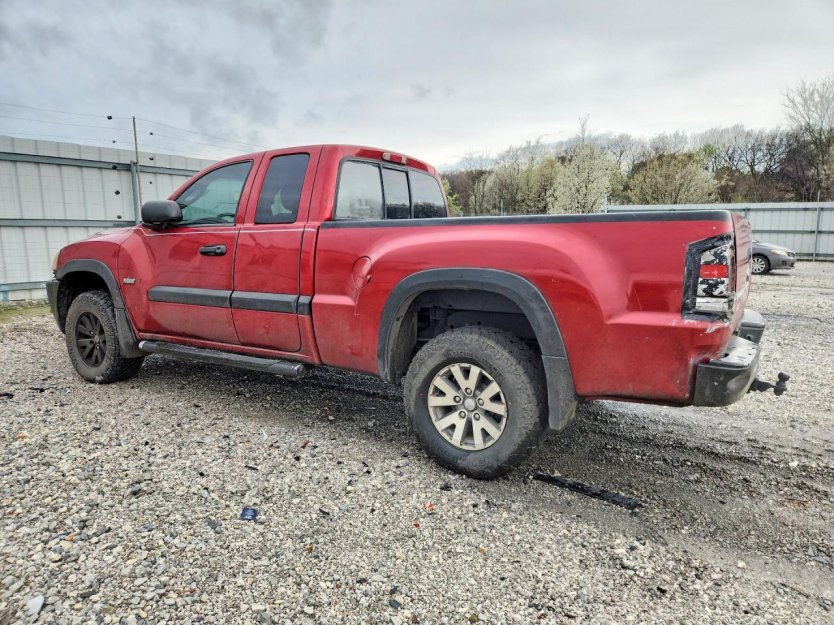 Salvage 2006 Mitsubishi Raider Durocross