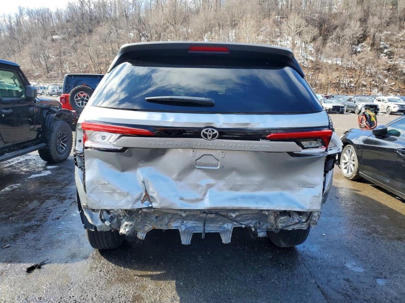 Salvage 2024 Toyota Grand Highlander Xle