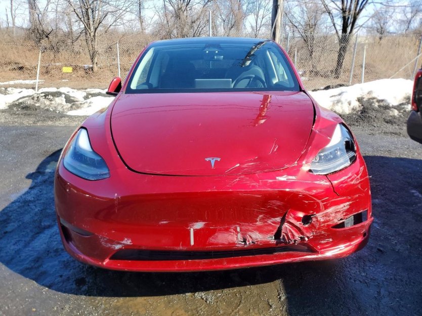 Salvage 2024 Tesla Model Y 