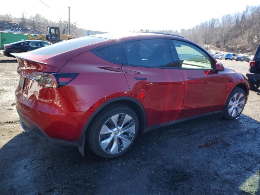 Salvage 2024 Tesla Model Y 