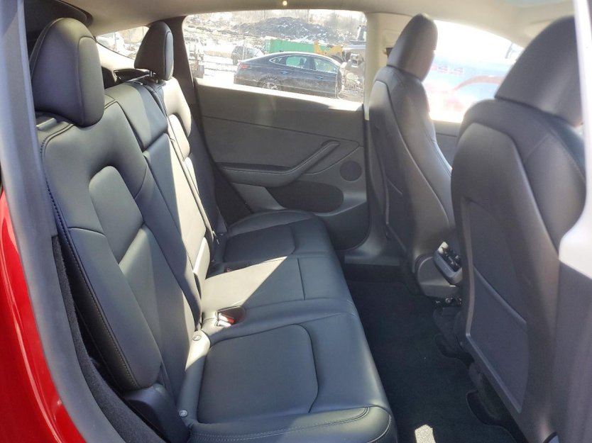 Salvage 2024 Tesla Model Y 