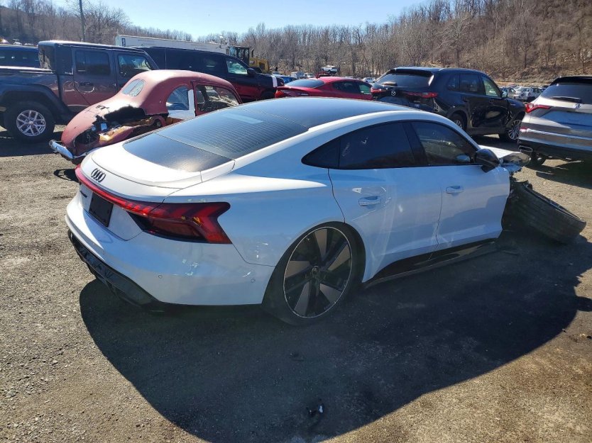 Salvage 2024 Audi E-tron Prestige