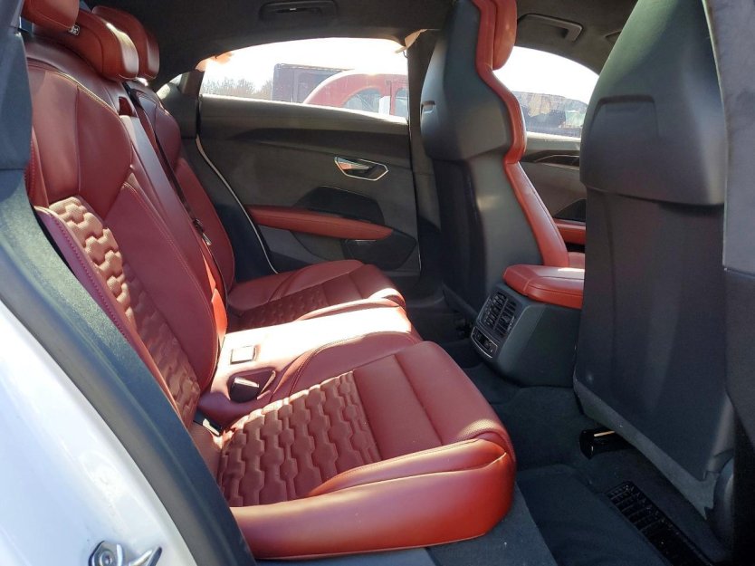 Salvage 2024 Audi E-tron Prestige