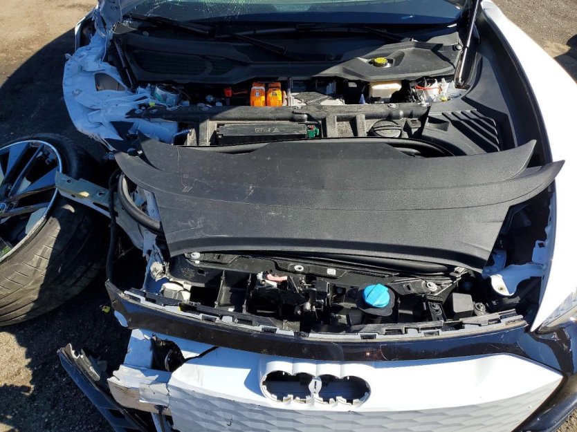 Salvage 2024 Audi E-tron Prestige