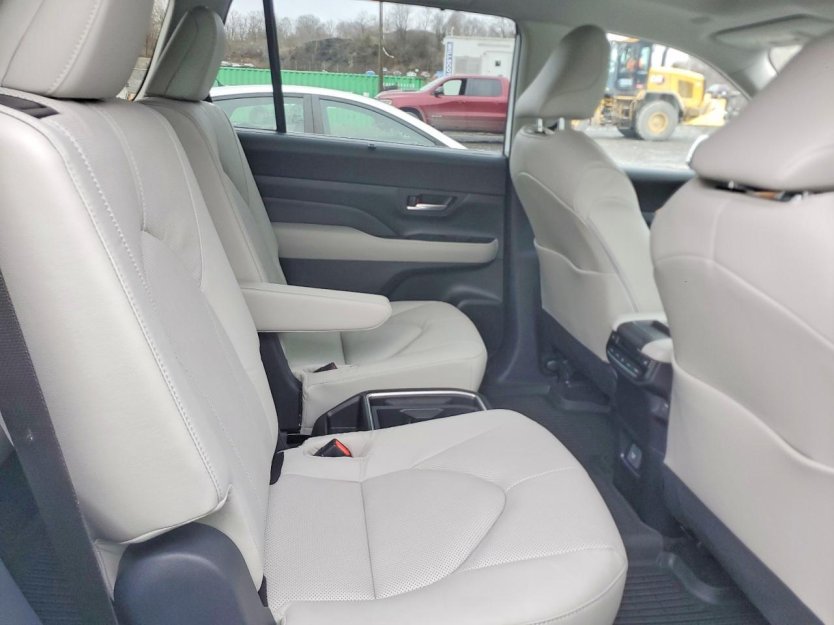 Salvage 2026 Toyota Grand Highlander Limited