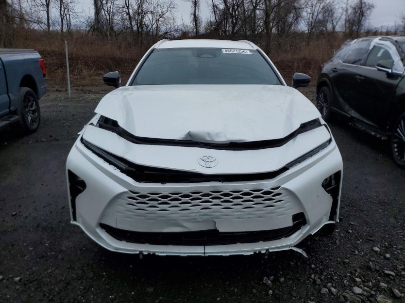 Salvage 2025 Toyota Crown Signia Xle