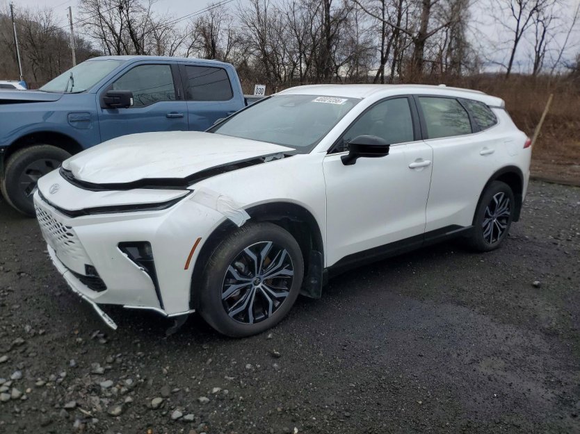 Salvage 2025 Toyota Crown Signia Xle