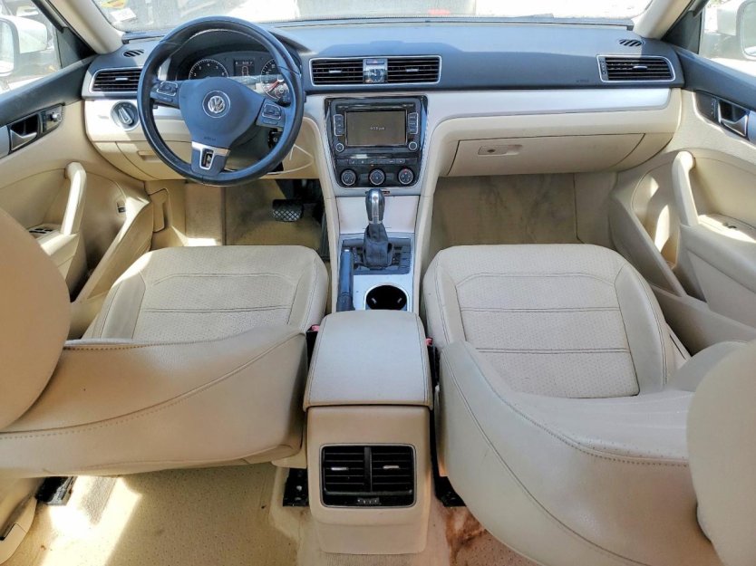 Salvage 2013 Volkswagen Passat Se