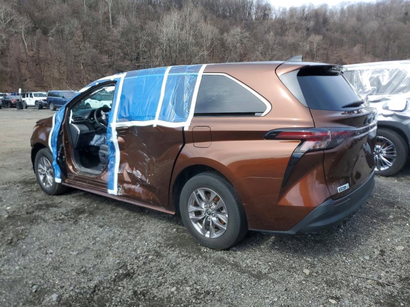 Salvage 2023 Toyota Sienna 