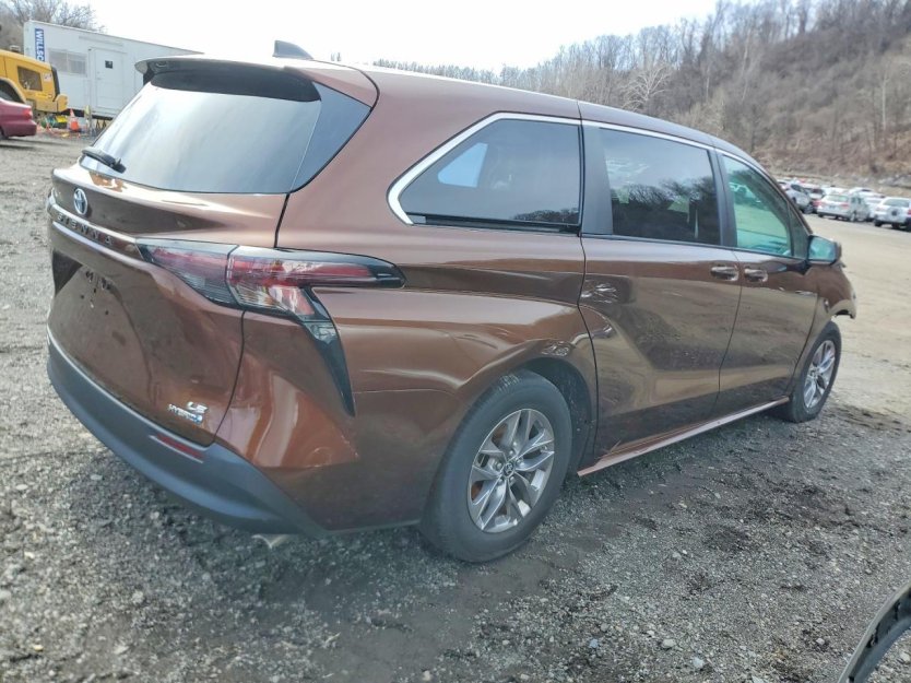 Salvage 2023 Toyota Sienna 