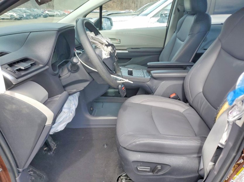 Salvage 2023 Toyota Sienna 