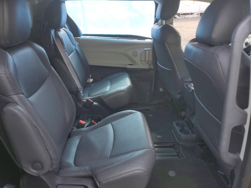 Salvage 2023 Toyota Sienna 