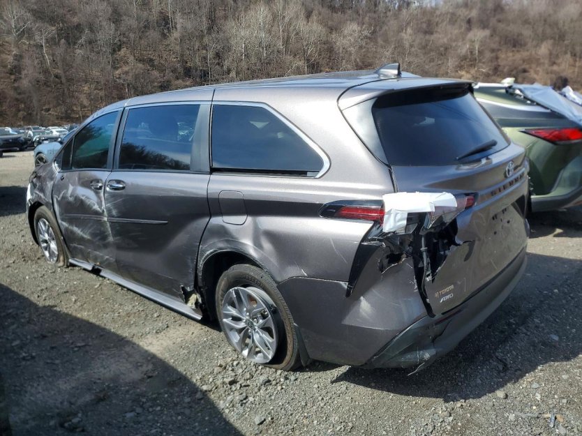 Salvage 2024 Toyota Sienna Xle 7-passenger