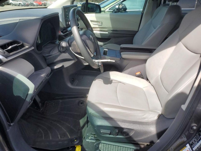Salvage 2024 Toyota Sienna Xle 7-passenger