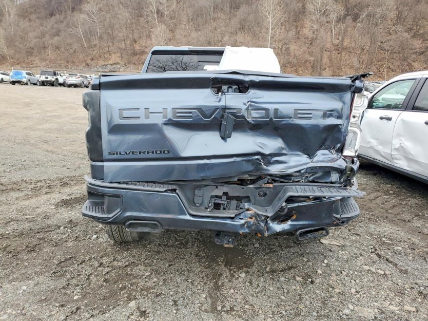 Salvage 2021 Chevrolet Silverado Rst