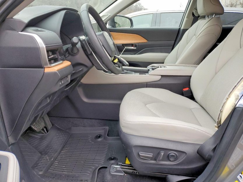 Salvage 2025 Toyota Grand Highlander Platinum