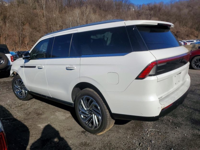 Salvage 2025 Lincoln Navigator 