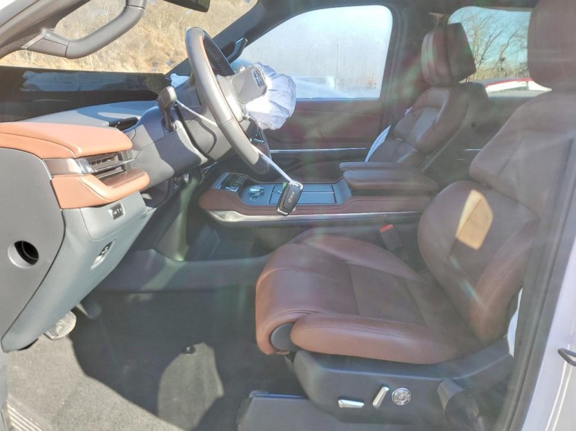 Salvage 2025 Lincoln Navigator 