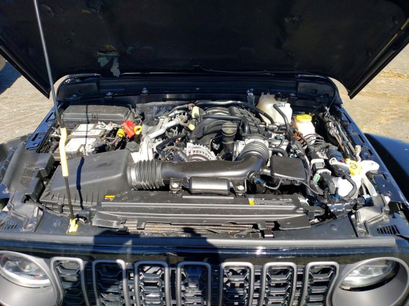 Salvage 2025 Jeep Wrangler Rubicon