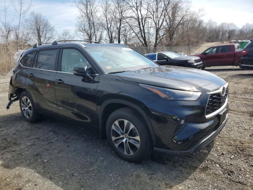 Salvage 2024 Toyota Highlander Xle